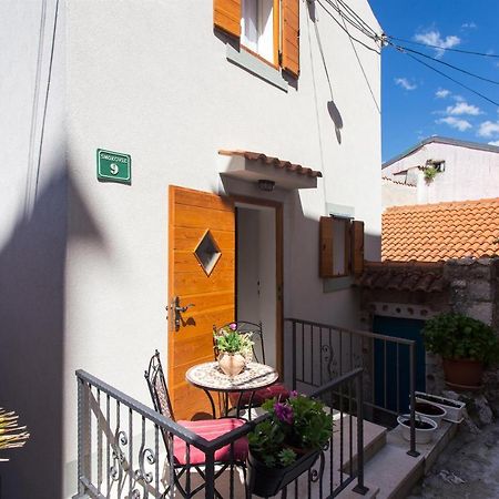 Holiday Home Smokovec Vrbnik Exterior photo